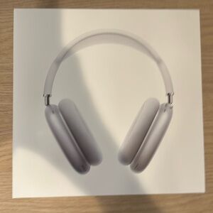 AirPods max (box only)